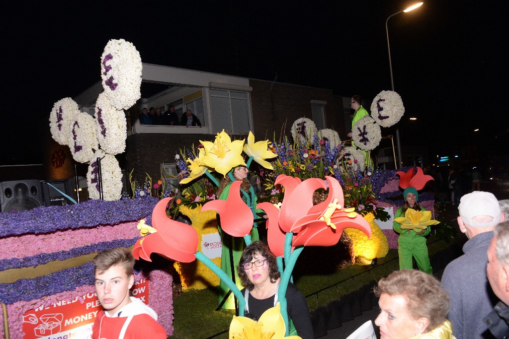 ../Images/Verlicht bloemencorso 2018 025.jpg